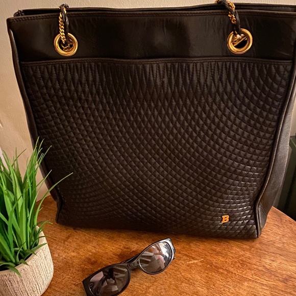 🌺 BALLY Luxury Large Leather Quilted Bag!